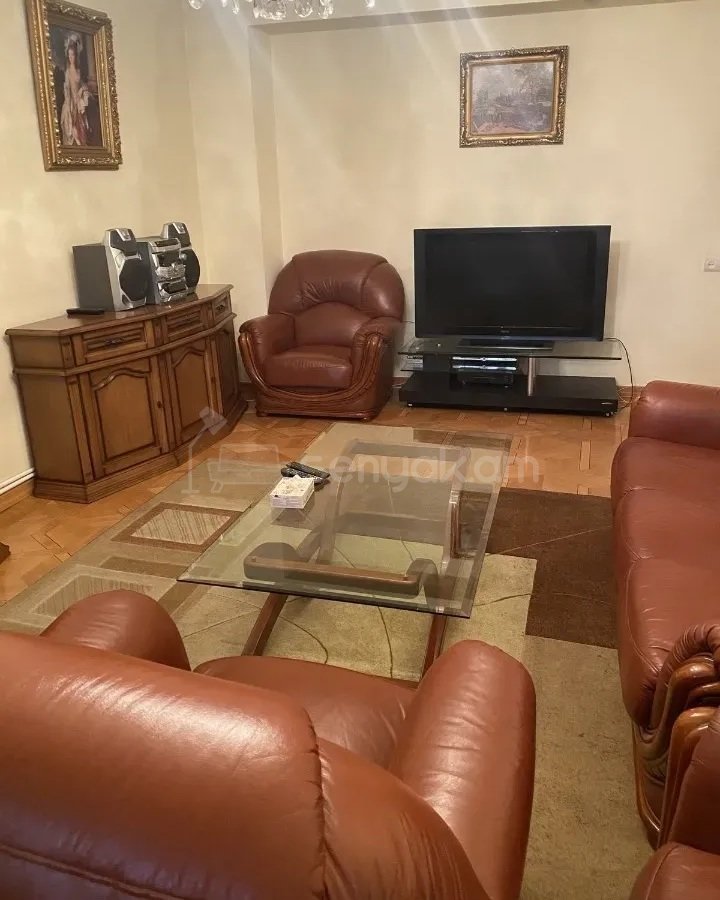 4 Սենյականոց Բնակարան Քարե Շենքում, 100քմ, 9/9 հարկ, Կապիտալ Վերանորոգված, Կահավորված