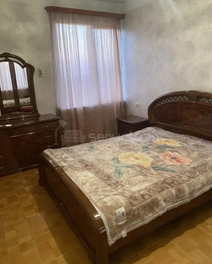 4 Սենյականոց Բնակարան Քարե Շենքում, 100քմ, 9/9 հարկ, Կապիտալ Վերանորոգված, Կահավորված