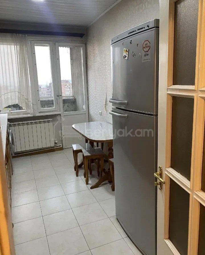 4 Սենյականոց Բնակարան Քարե Շենքում, 100քմ, 9/9 հարկ, Կապիտալ Վերանորոգված, Կահավորված