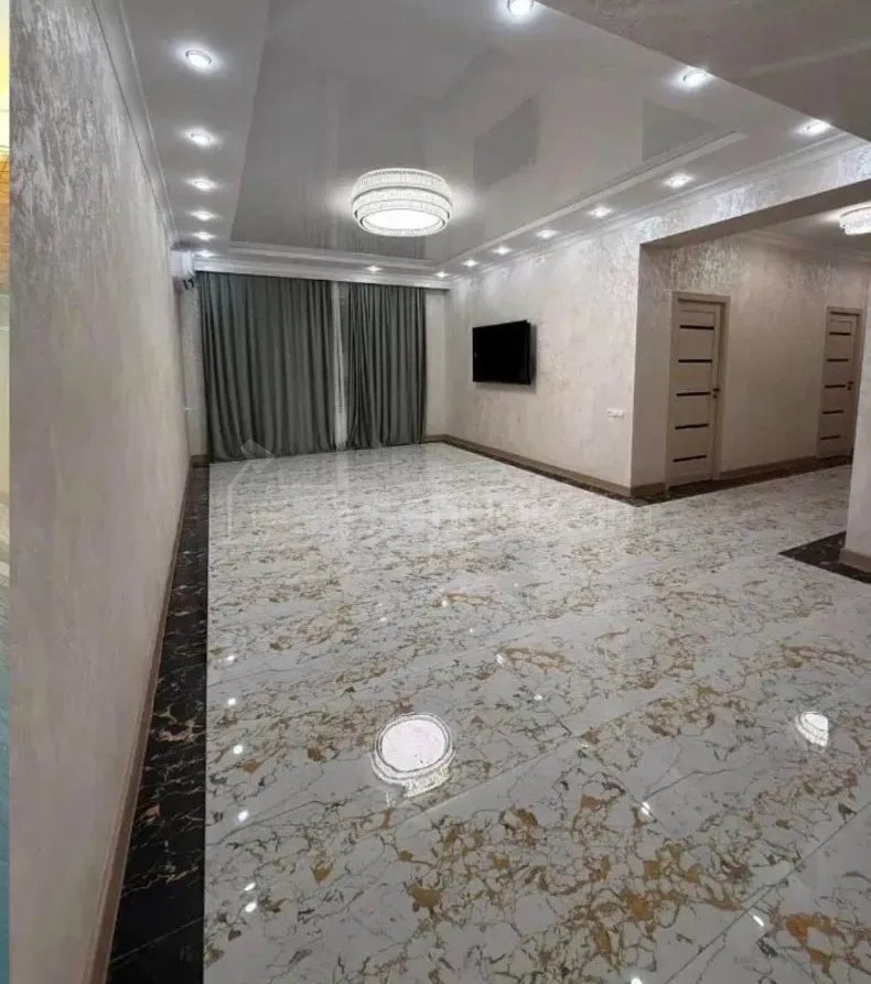 5 Սենյականոց Շքեղ Առանձնատուն, 240քմ, Լողավազանով, Ավտոտնակով