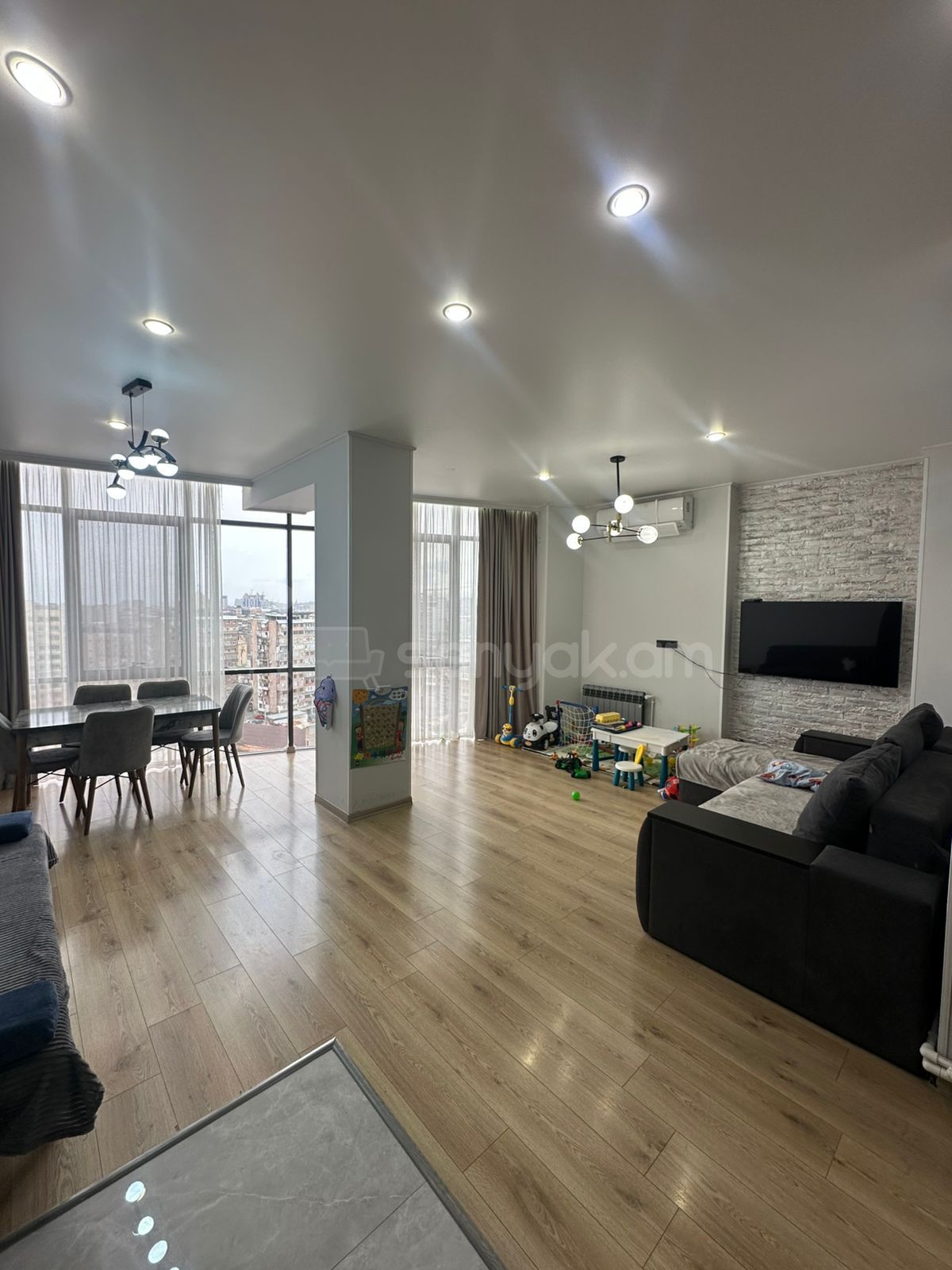 3 Սենյականոց Բնակարան Նորակառույցում, 130քմ, 13/14 հարկ, Կապիտալ Վերանորոգված