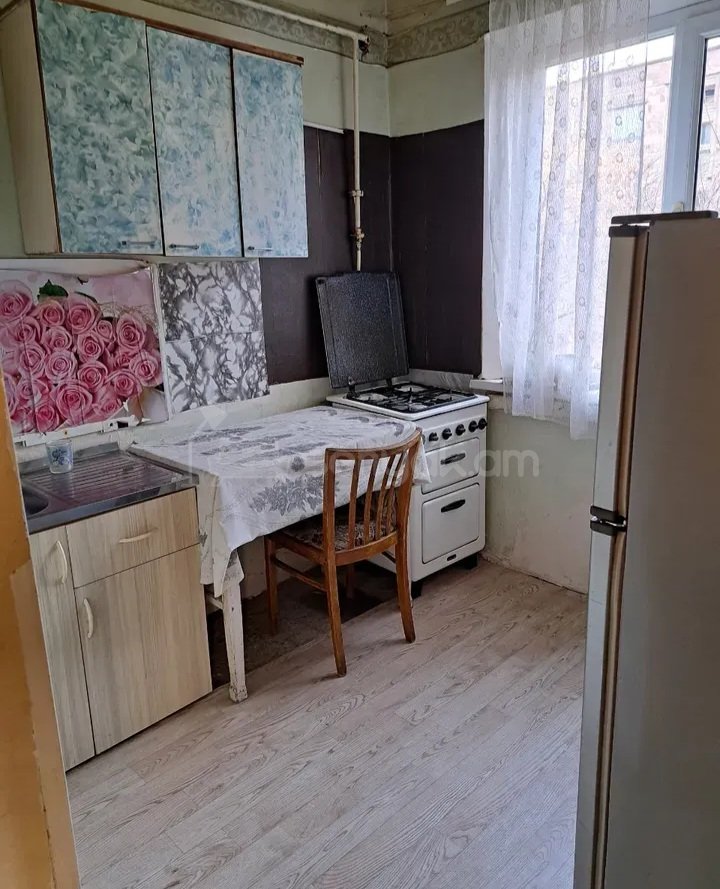 1 Սենյականոց Բնակարան, 37քմ, 3/5 հարկ, Պետական Վիճակում, Կահավորված