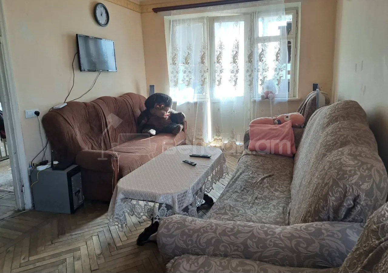 1 Սենյականոց Բնակարան, 37քմ, 3/5 հարկ, Պետական Վիճակում, Կահավորված