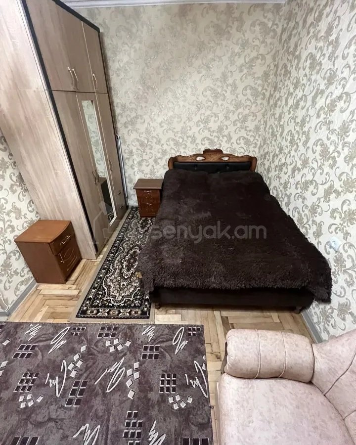 1 Սենյականոց Բնակարան Քարե Շենքում, 50քմ, 5/5 հարկ, Դիզայներական Վերանորոգված, Կահավորված