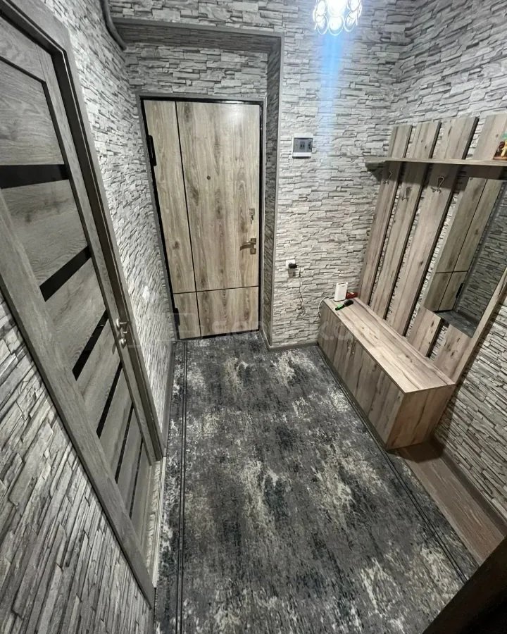 1 Սենյականոց Բնակարան Քարե Շենքում, 50քմ, 5/5 հարկ, Դիզայներական Վերանորոգված, Կահավորված