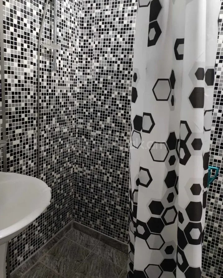 1 Սենյականոց Բնակարան Քարե Շենքում, 50քմ, 5/5 հարկ, Դիզայներական Վերանորոգված, Կահավորված