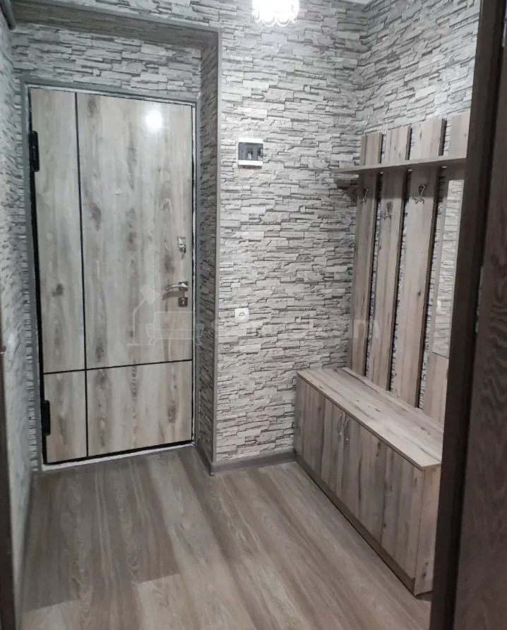 1 Սենյականոց Բնակարան Քարե Շենքում, 50քմ, 5/5 հարկ, Դիզայներական Վերանորոգված, Կահավորված