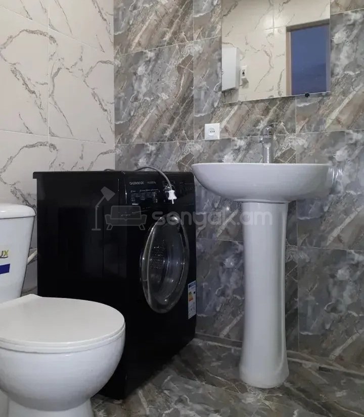 1 Սենյականոց Բնակարան, 33քմ, 4/5 հարկ, Դիզայներական Վերանորոգված, Կահավորված