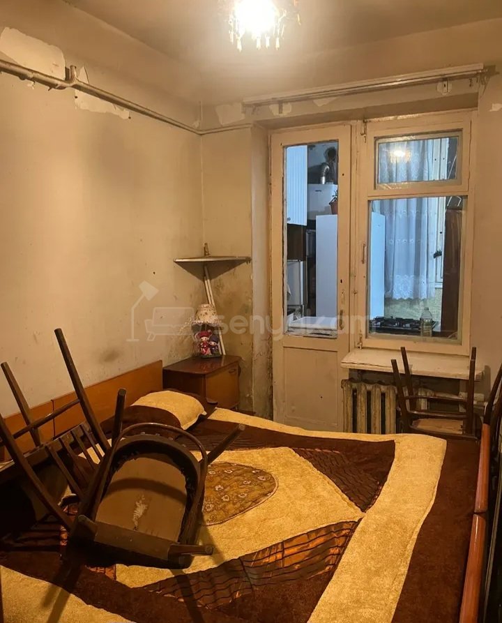 2 Սենյականոց Բնակարան Քարե Շենքում, 43քմ, 1/5 հարկ, Պետական Վիճակում, Կահավորված