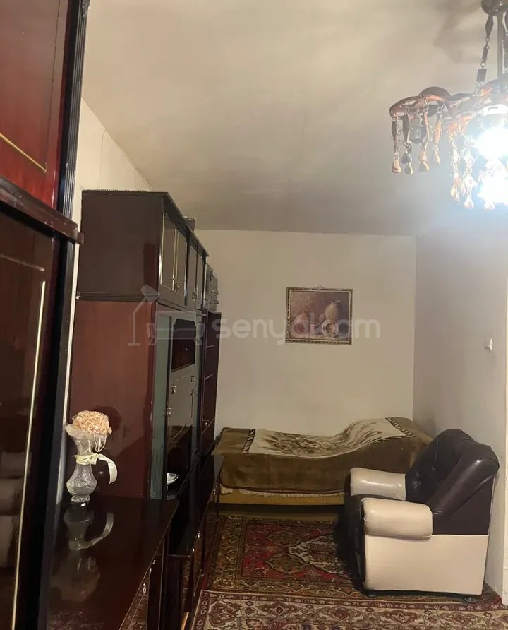 2 Սենյականոց Բնակարան Քարե Շենքում, 43քմ, 1/5 հարկ, Պետական Վիճակում, Կահավորված