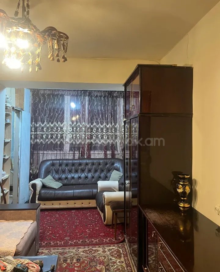 2 Սենյականոց Բնակարան Քարե Շենքում, 43քմ, 1/5 հարկ, Պետական Վիճակում, Կահավորված