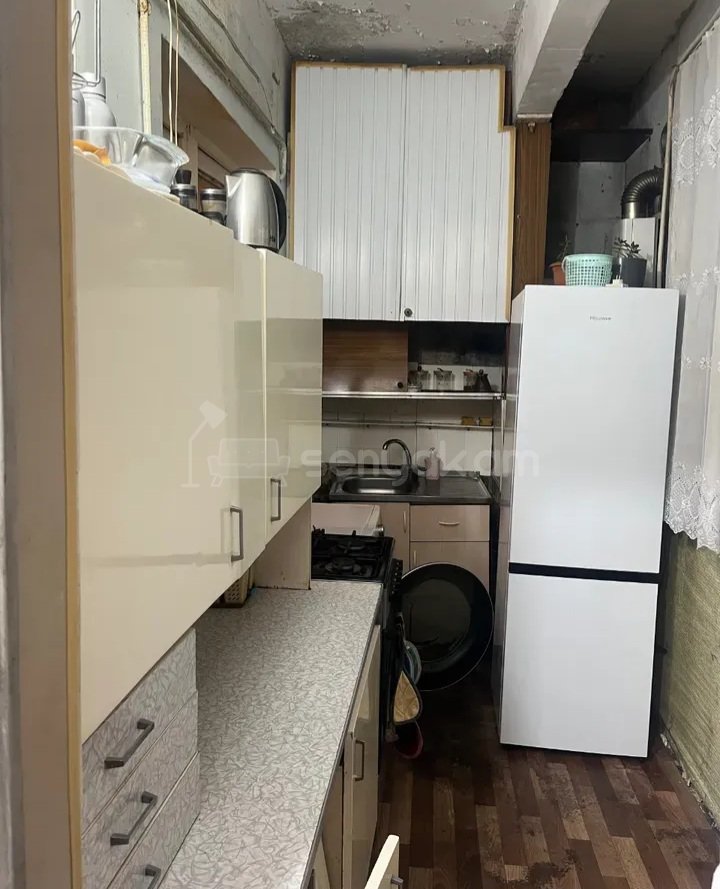 2 Սենյականոց Բնակարան Քարե Շենքում, 43քմ, 1/5 հարկ, Պետական Վիճակում, Կահավորված