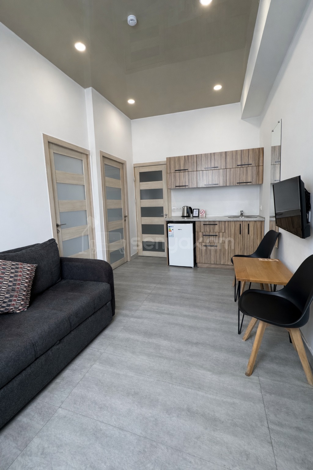 3 Սենյականոց Բնակարան, 30քմ, 3/3 հարկ, Դիզայներական Վերանորոգված