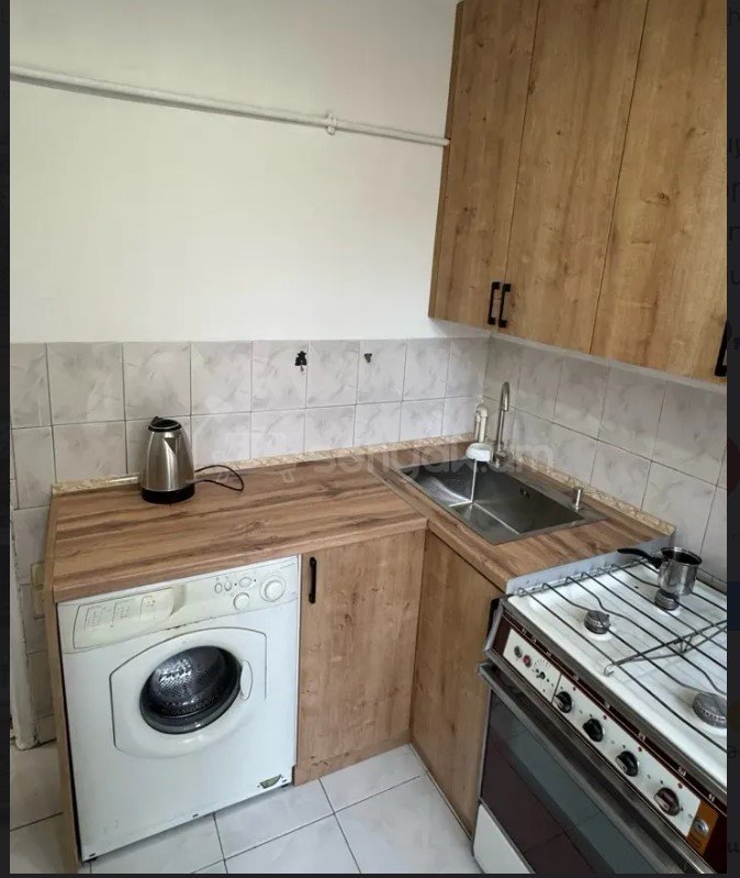 1 Սենյականոց Բնակարան Քարե Շենքում, 33քմ, 3/5 հարկ, Կապիտալ Վերանորոգված, Կահավորված