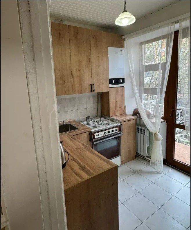 1 Սենյականոց Բնակարան Քարե Շենքում, 33քմ, 3/5 հարկ, Կապիտալ Վերանորոգված, Կահավորված