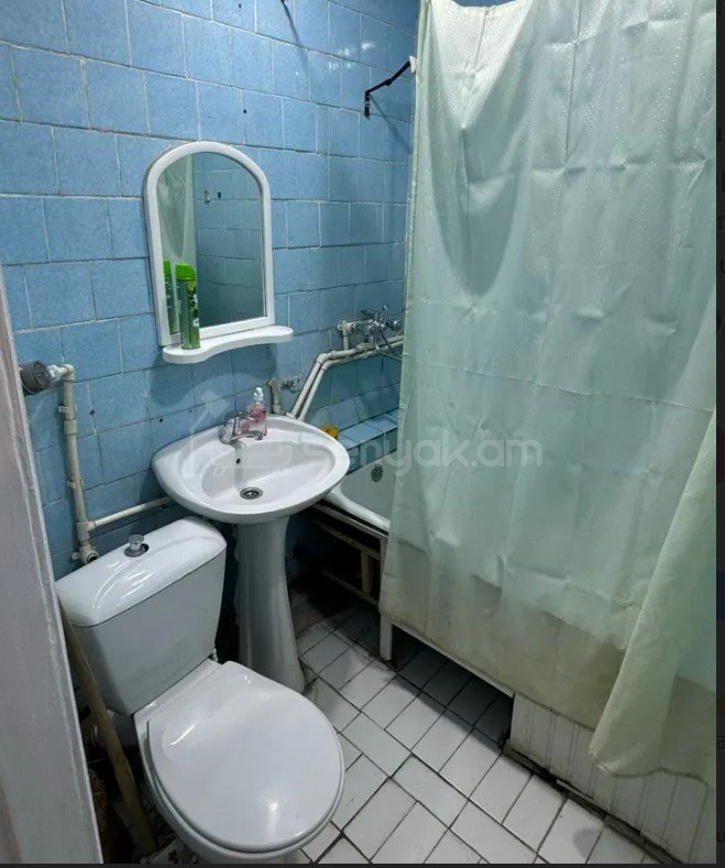 1 Սենյականոց Բնակարան Քարե Շենքում, 33քմ, 3/5 հարկ, Կապիտալ Վերանորոգված, Կահավորված