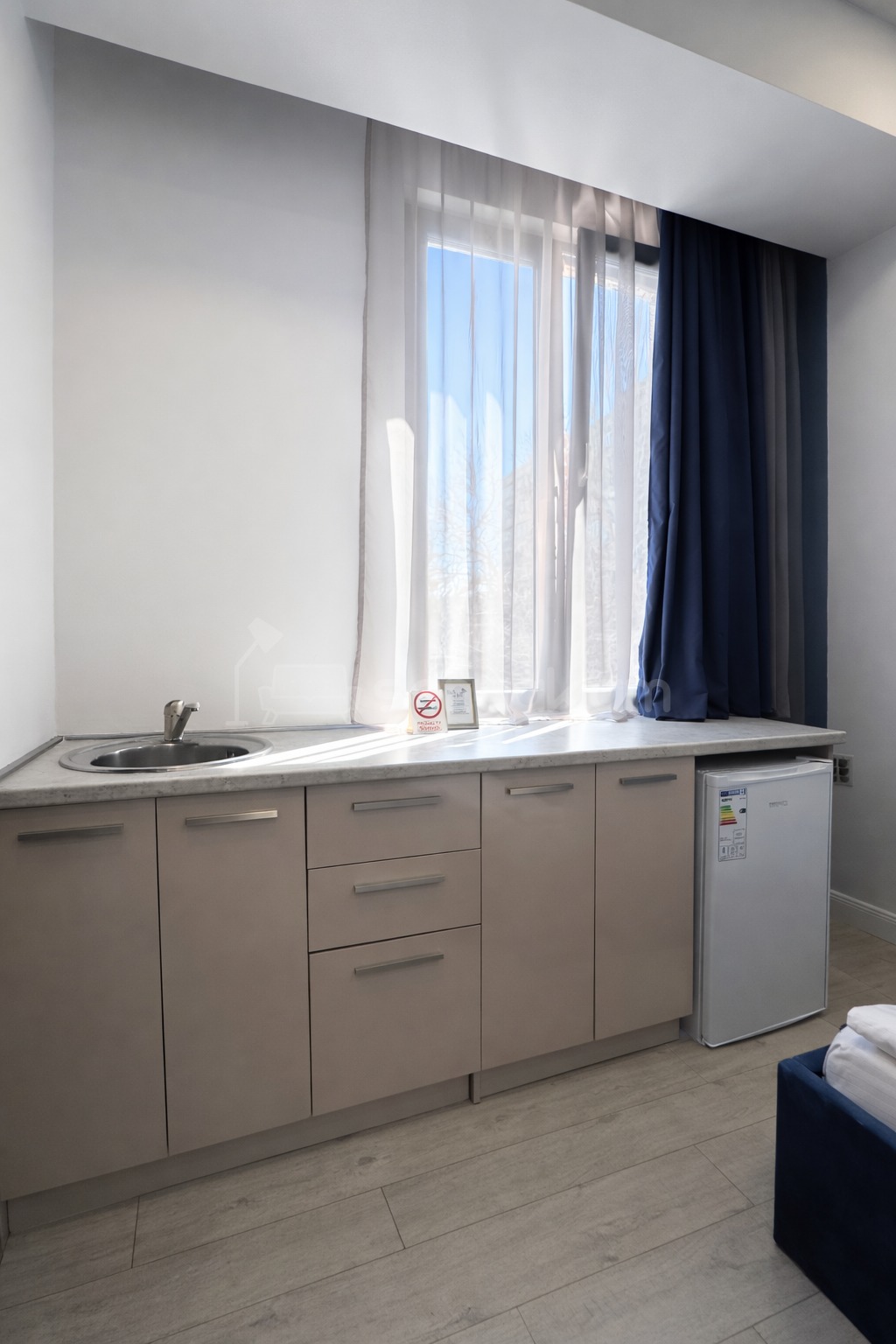 1 Սենյականոց Բնակարան, 20քմ, 3/3 հարկ, Դիզայներական Վերանորոգված