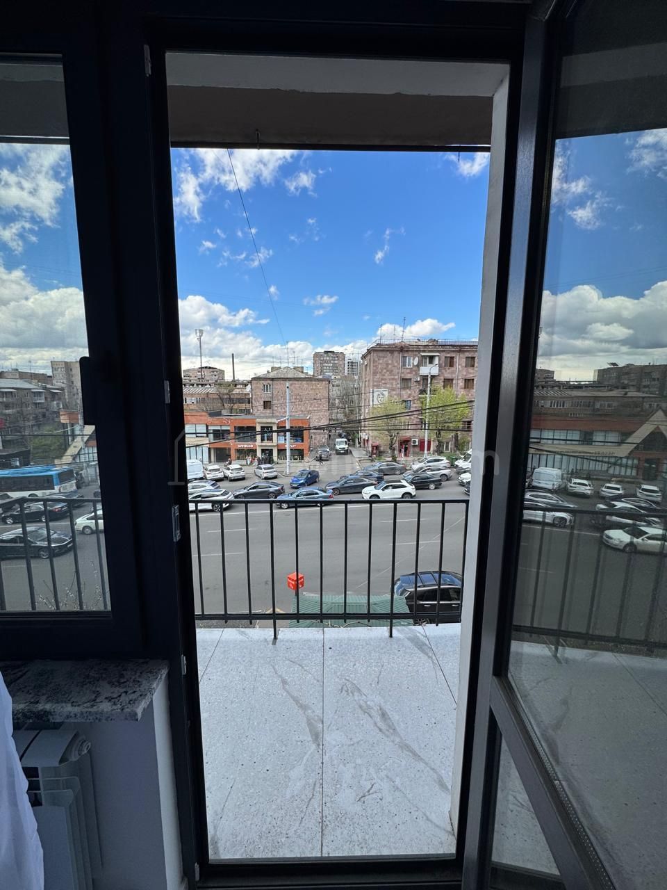 3 Սենյականոց Բնակարան Քարե Շենքում, 77քմ, 4/5 հարկ, Կապիտալ Վերանորոգված