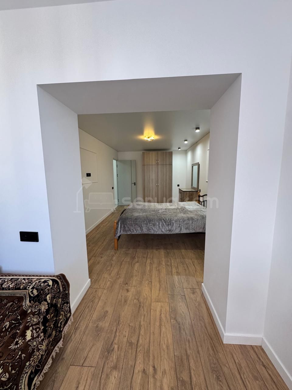 3 Սենյականոց Բնակարան Քարե Շենքում, 77քմ, 4/5 հարկ, Կապիտալ Վերանորոգված