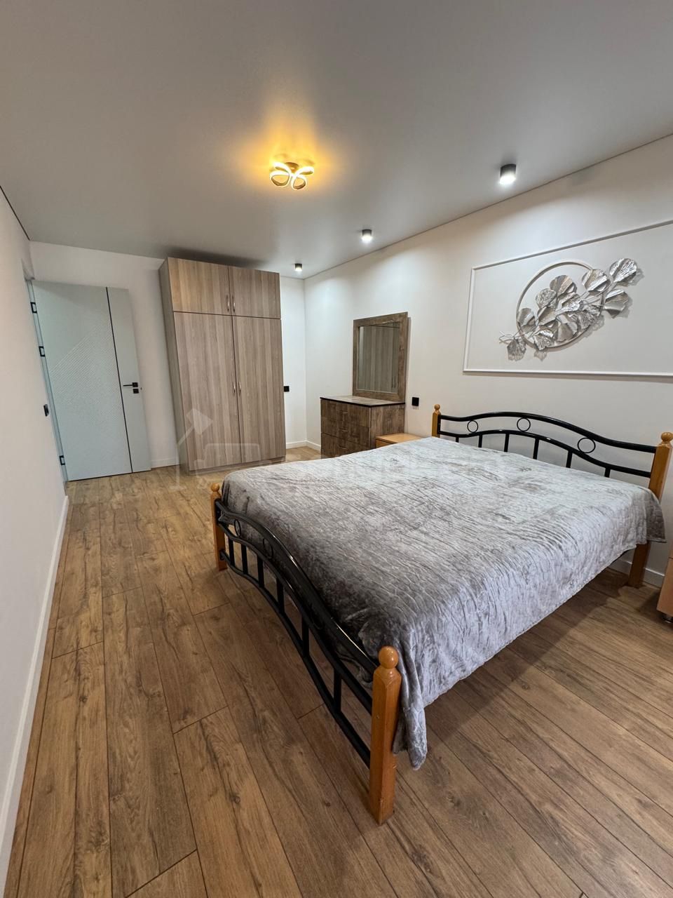 3 Սենյականոց Բնակարան Քարե Շենքում, 77քմ, 4/5 հարկ, Կապիտալ Վերանորոգված