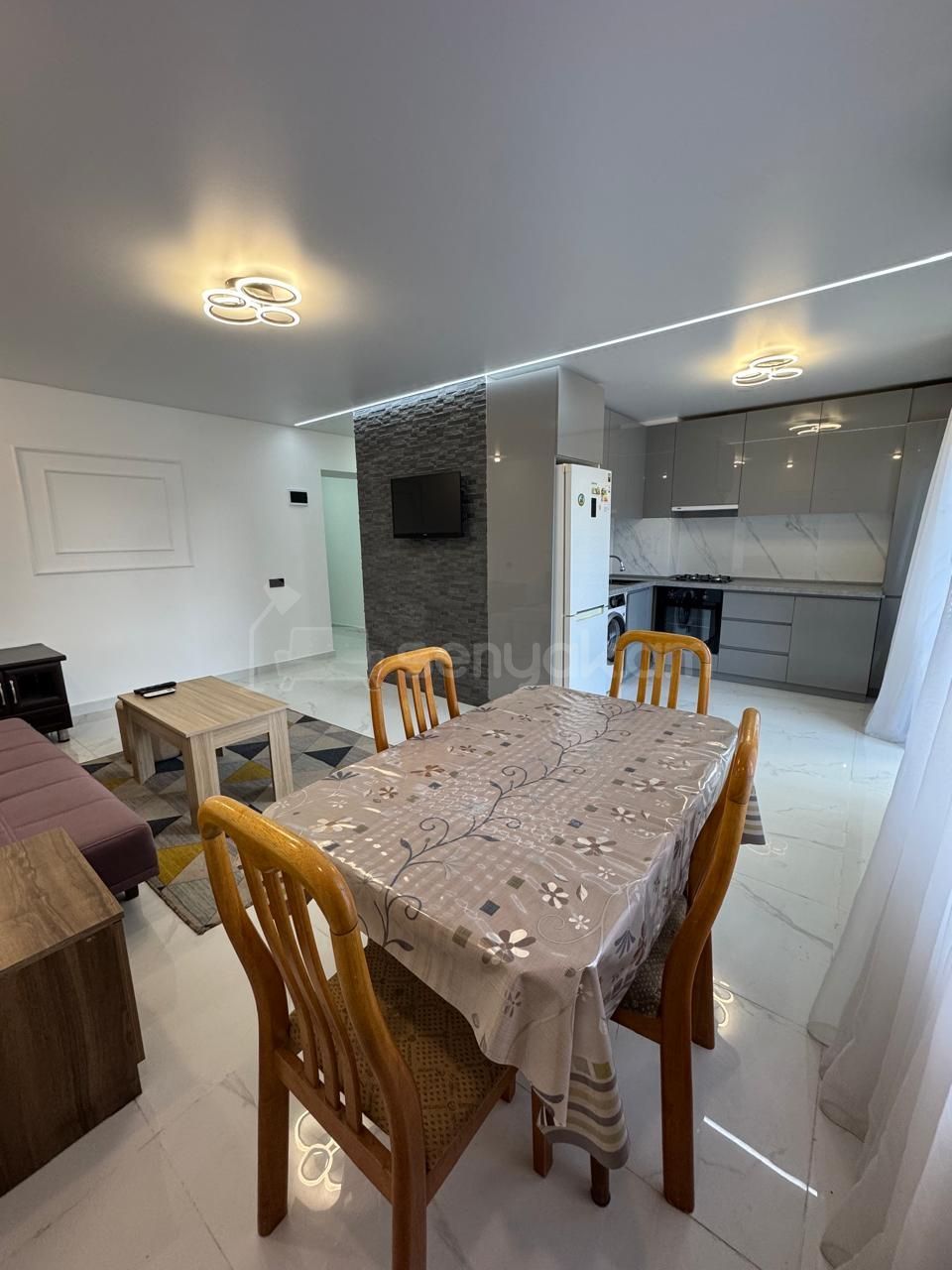 3 Սենյականոց Բնակարան Քարե Շենքում, 77քմ, 4/5 հարկ, Կապիտալ Վերանորոգված