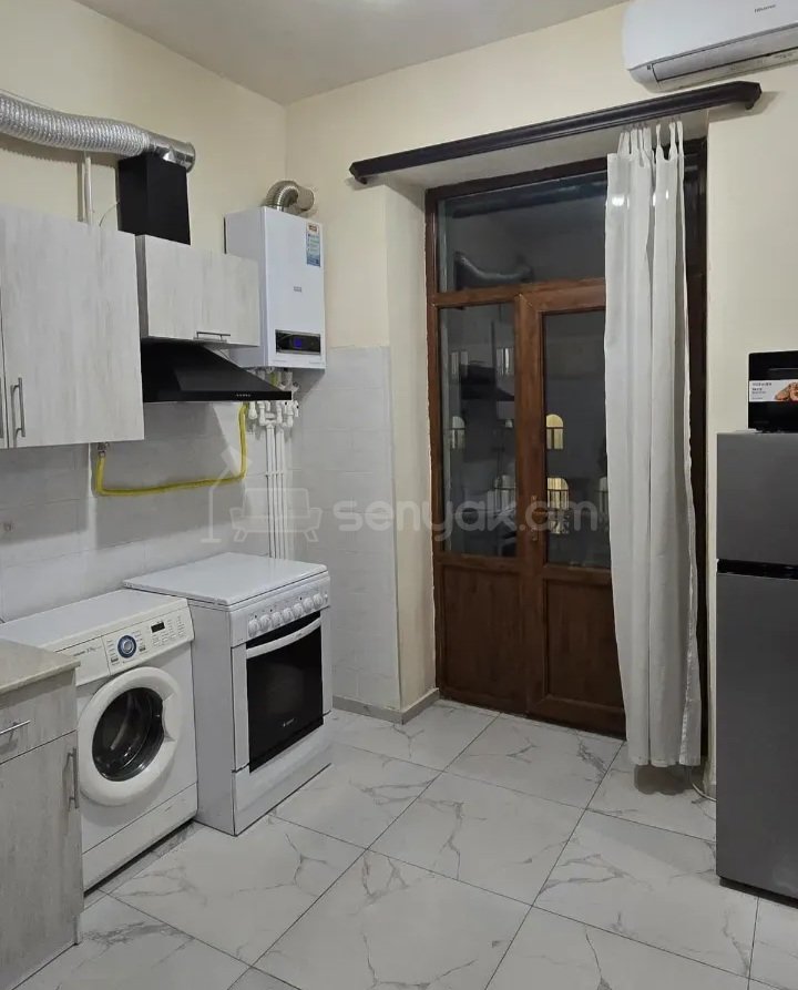 2 Սենյականոց Բնակարան Քարե Շենքում, 40քմ, 5/5 հարկ, Դիզայներական Վերանորոգված, Կահավորված