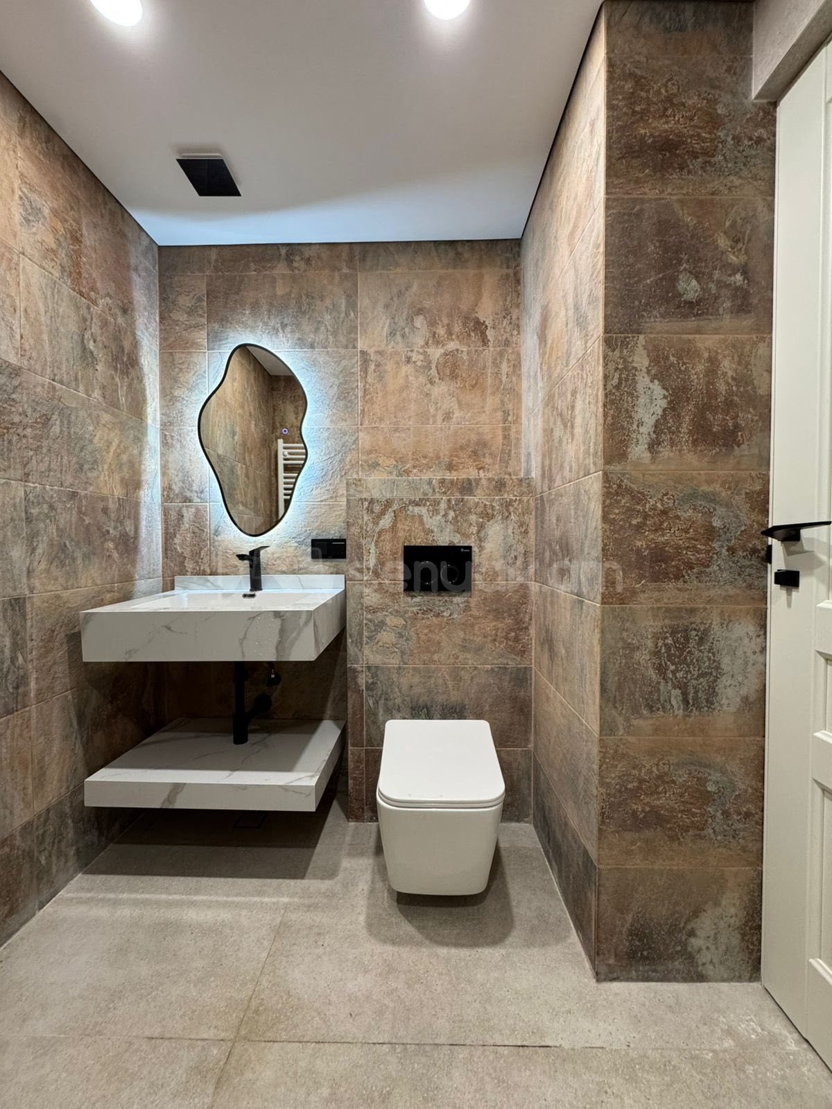 2 Սենյականոց Բնակարան Քարե Շենքում, 48քմ, 1/4 հարկ, Կապիտալ Վերանորոգված