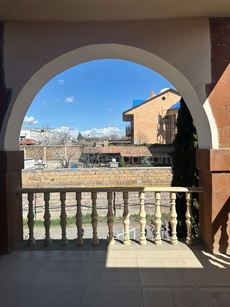 6 Սենյականոց Սեփական Տուն, 320քմ, Կապիտալ Վերանորոգված