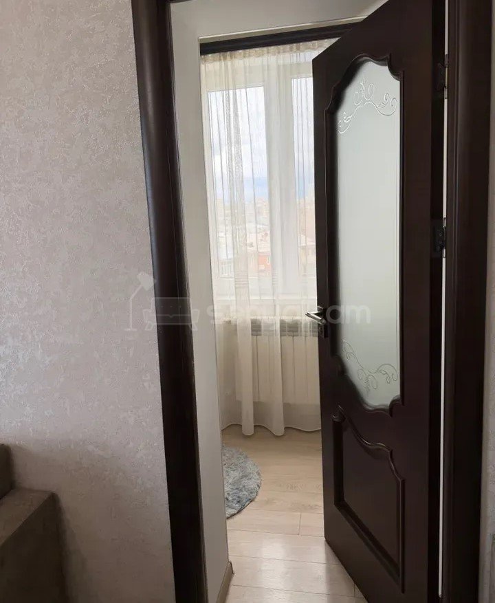 1 Սենյականոց Բնակարան Քարե Շենքում, 44քմ, 5/5 հարկ, Կապիտալ Վերանորոգված