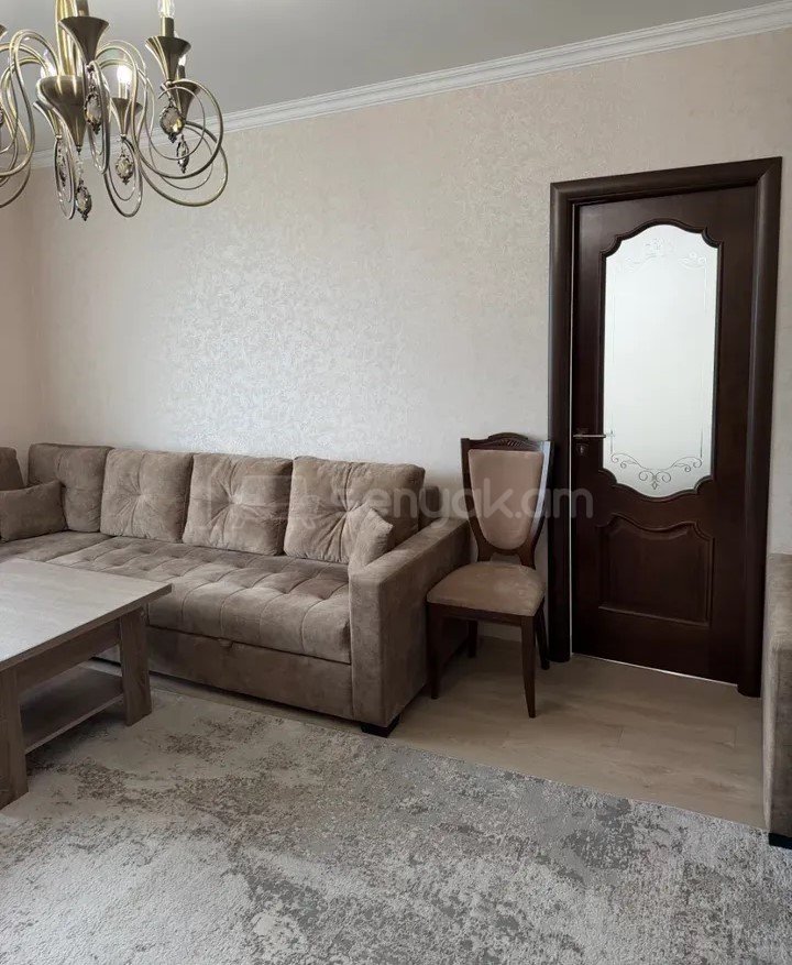 1 Սենյականոց Բնակարան Քարե Շենքում, 44քմ, 5/5 հարկ, Կապիտալ Վերանորոգված