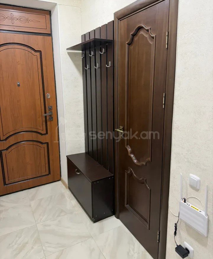 1 Սենյականոց Բնակարան Քարե Շենքում, 44քմ, 5/5 հարկ, Կապիտալ Վերանորոգված
