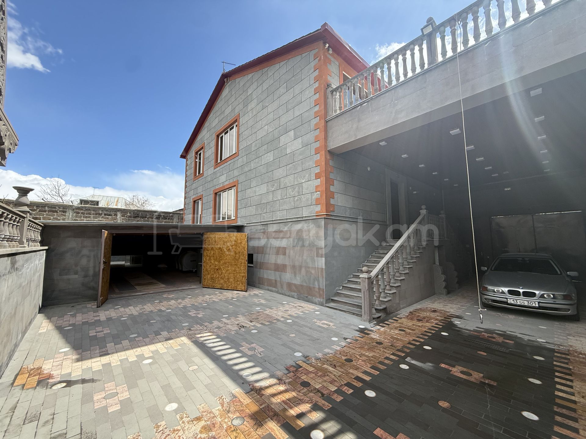 6 Սենյականոց Շքեղ Առանձնատուն, 500քմ, Ավտոտնակով