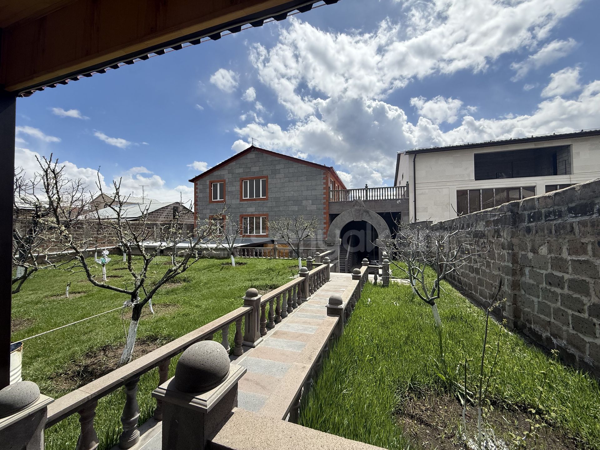 6 Սենյականոց Շքեղ Առանձնատուն, 500քմ, Ավտոտնակով