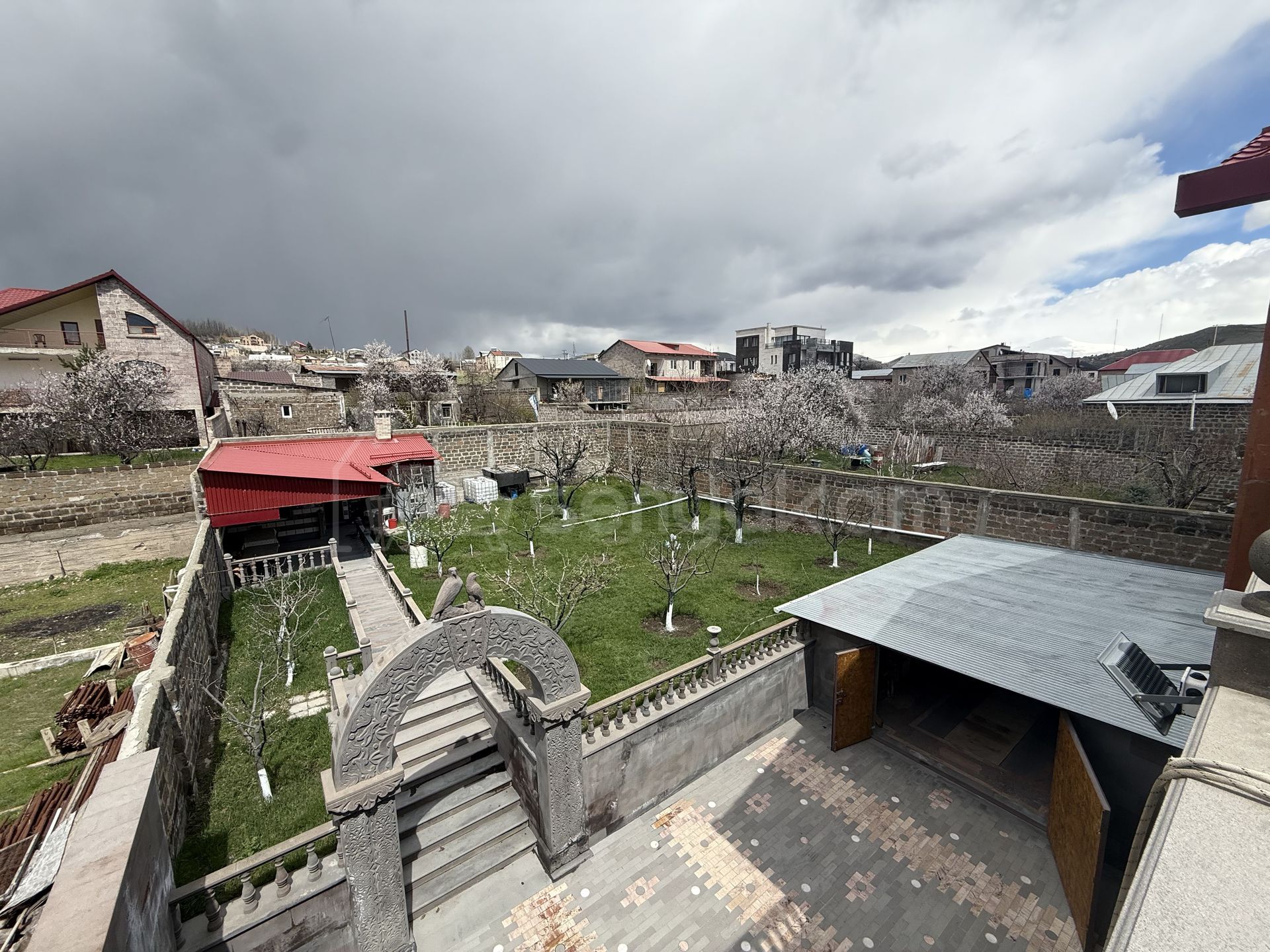 6 Սենյականոց Շքեղ Առանձնատուն, 500քմ, Ավտոտնակով