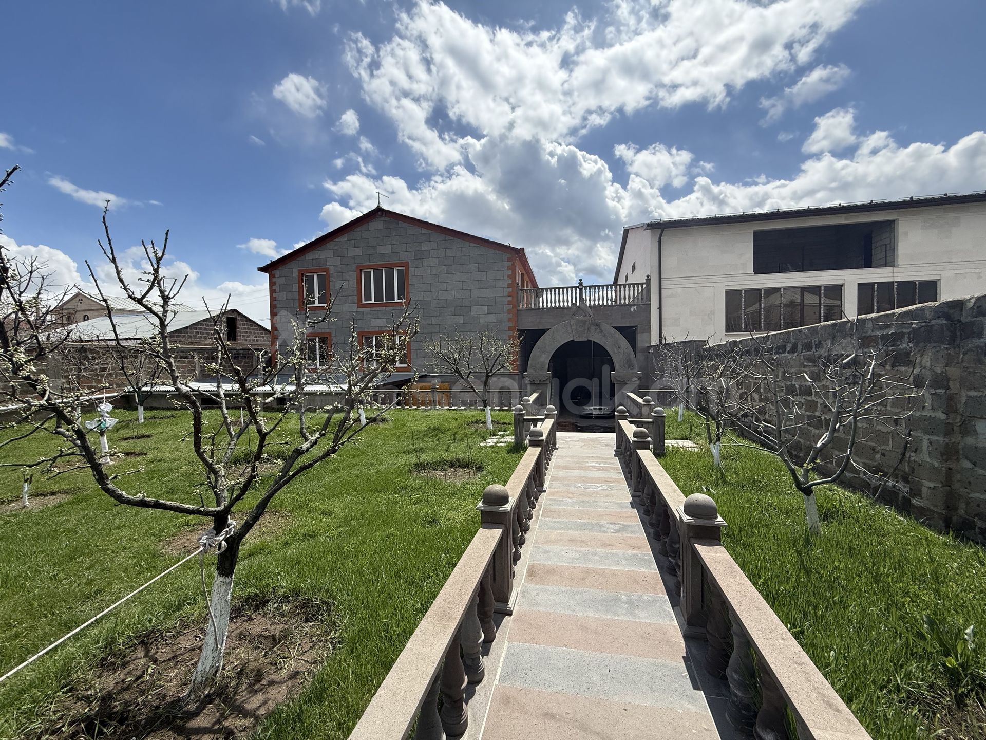 6 Սենյականոց Շքեղ Առանձնատուն, 500քմ, Ավտոտնակով