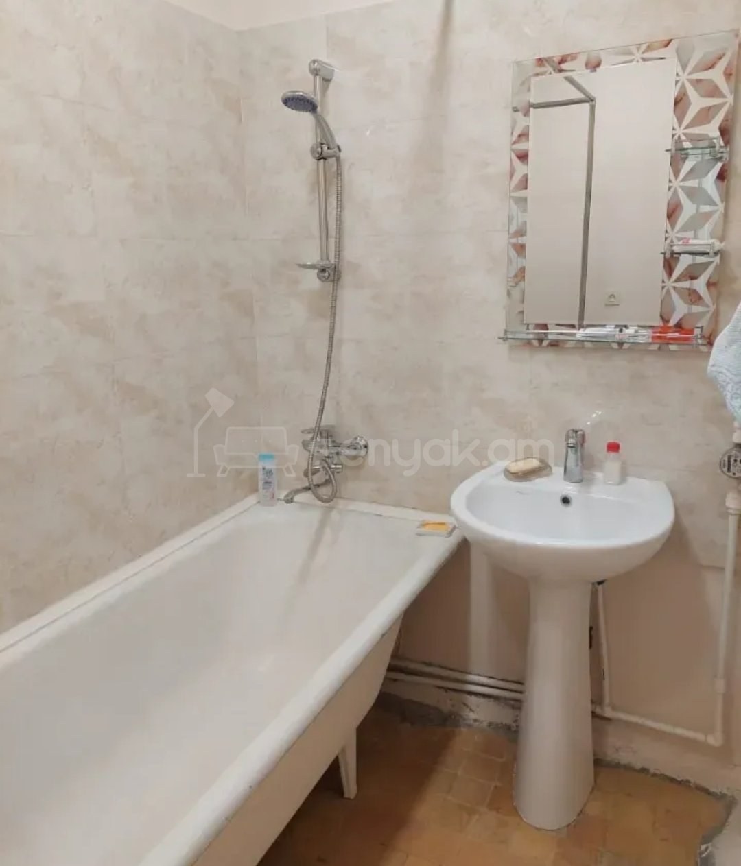 2 Սենյականոց Բնակարան Քարե Շենքում, 65քմ, 3/5 հարկ, Կոսմետիկ Վերանորոգված, Կահավորված, Արևկող