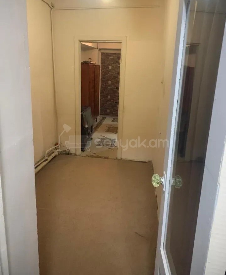 2 Սենյականոց Բնակարան Քարե Շենքում, 46քմ, 5/5 հարկ, Կոսմետիկ Վերանորոգված