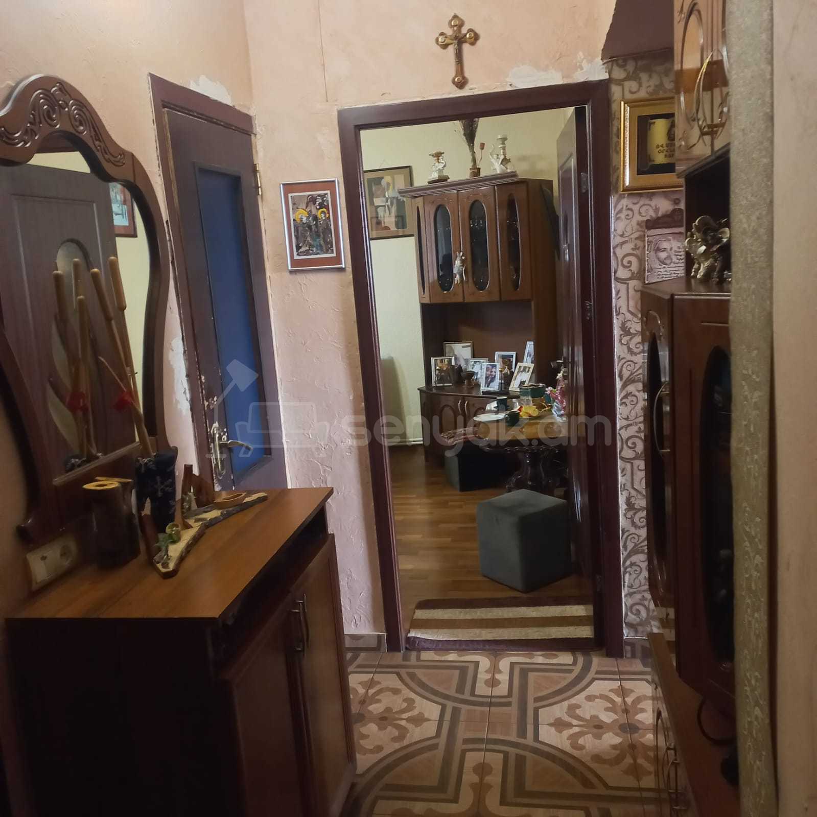 2 Սենյականոց Բնակարան Քարե Շենքում, 55քմ, 5/5 հարկ, Կապիտալ Վերանորոգված