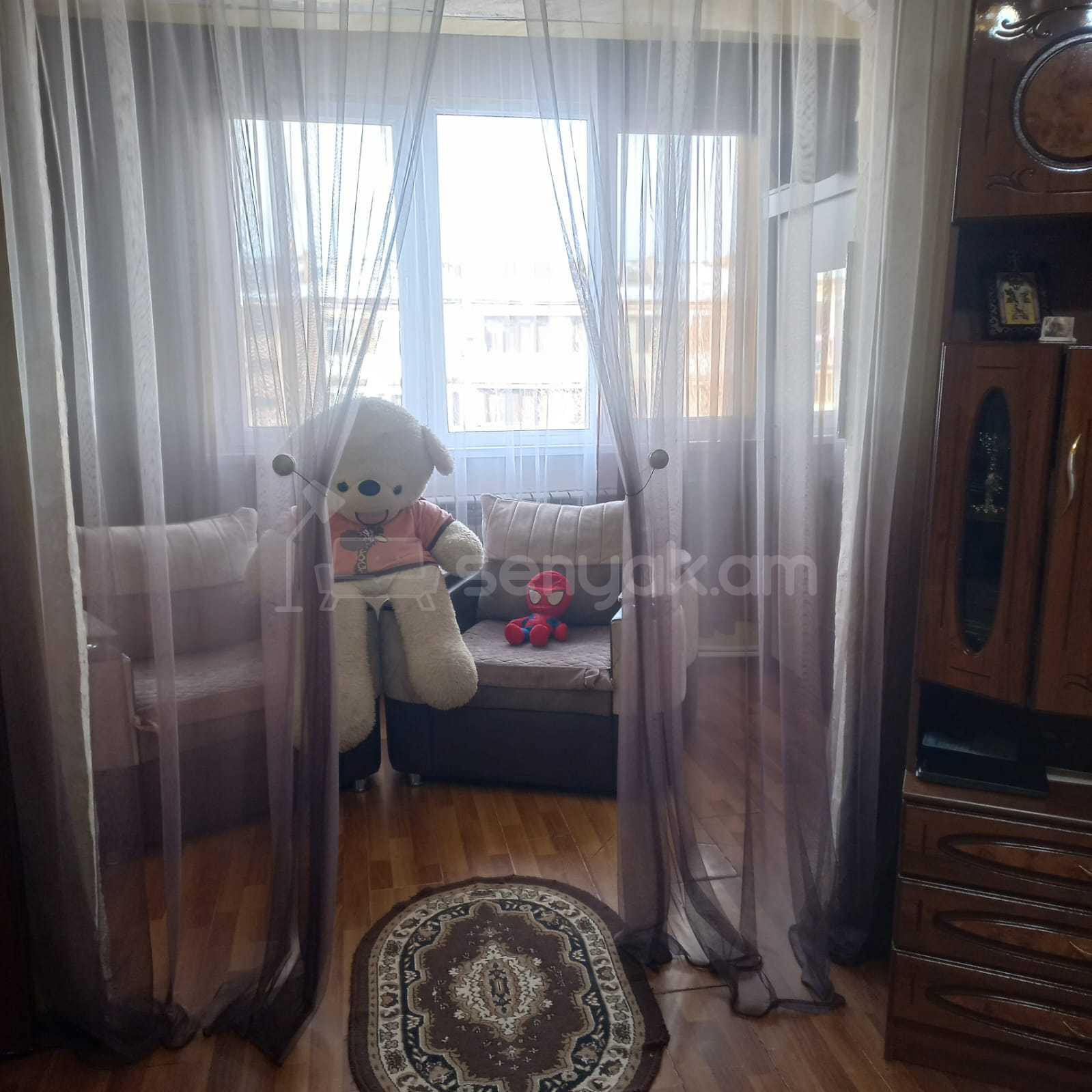 2 Սենյականոց Բնակարան Քարե Շենքում, 55քմ, 5/5 հարկ, Կապիտալ Վերանորոգված