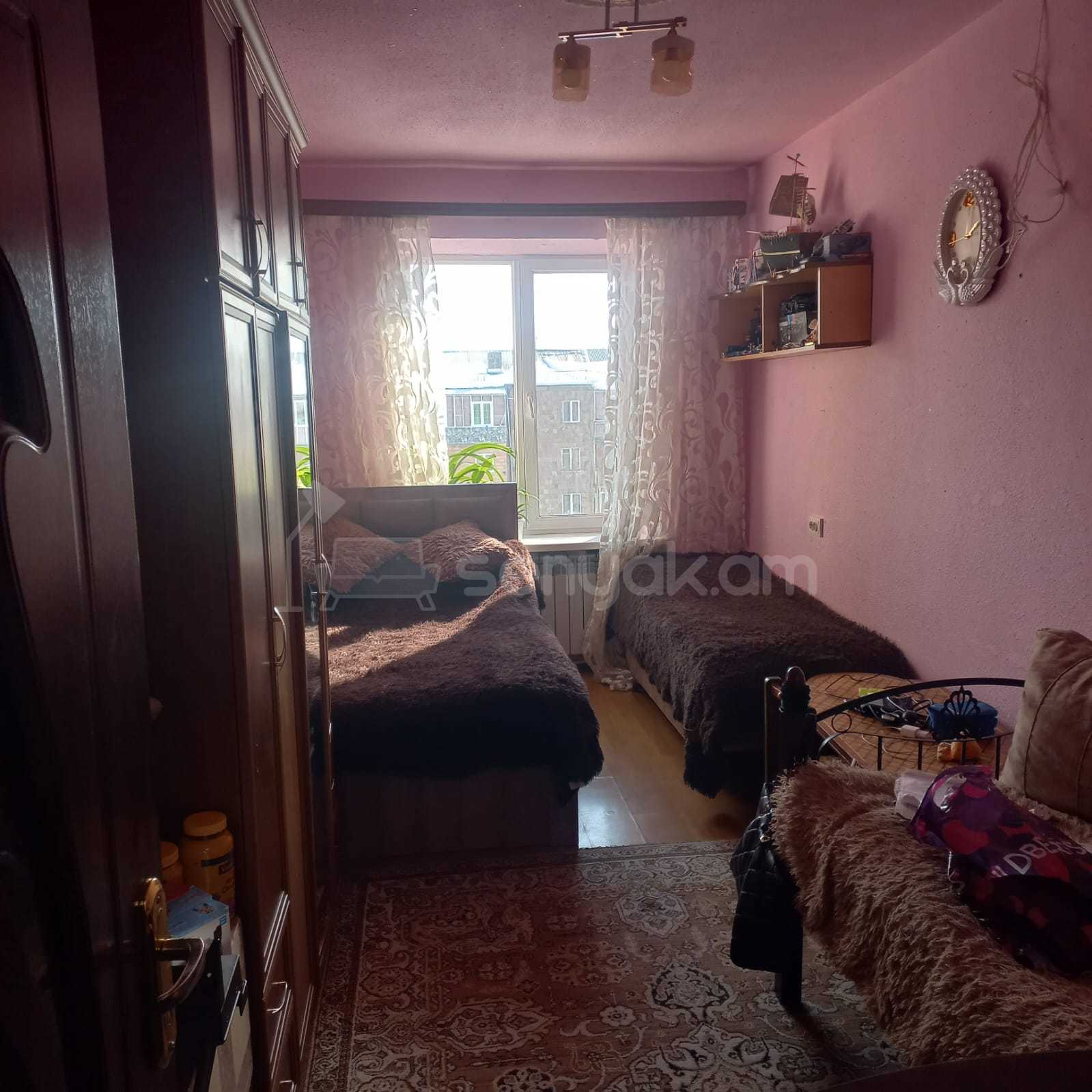 2 Սենյականոց Բնակարան Քարե Շենքում, 55քմ, 5/5 հարկ, Կապիտալ Վերանորոգված