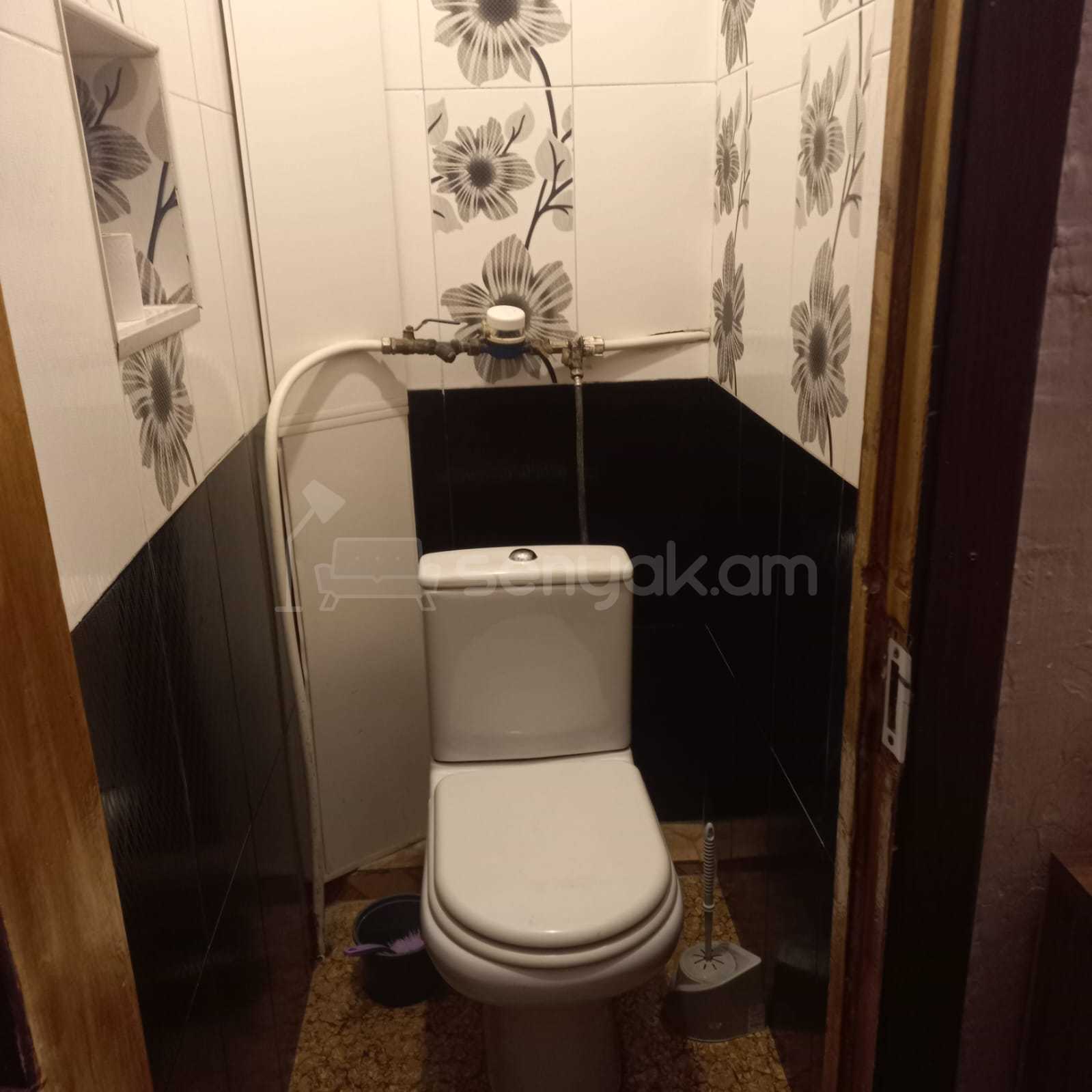 2 Սենյականոց Բնակարան Քարե Շենքում, 55քմ, 5/5 հարկ, Կապիտալ Վերանորոգված