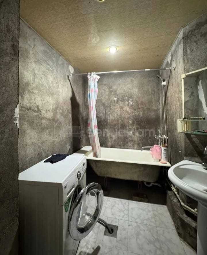 3 Սենյականոց Բնակարան, 82քմ, 13/16 հարկ, Նորմալ Վիճակում