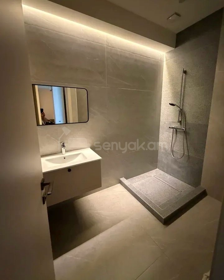 4 Սենյականոց Բնակարան Նորակառույցում, 126քմ, 14/17 հարկ, Դիզայներական Վերանորոգված