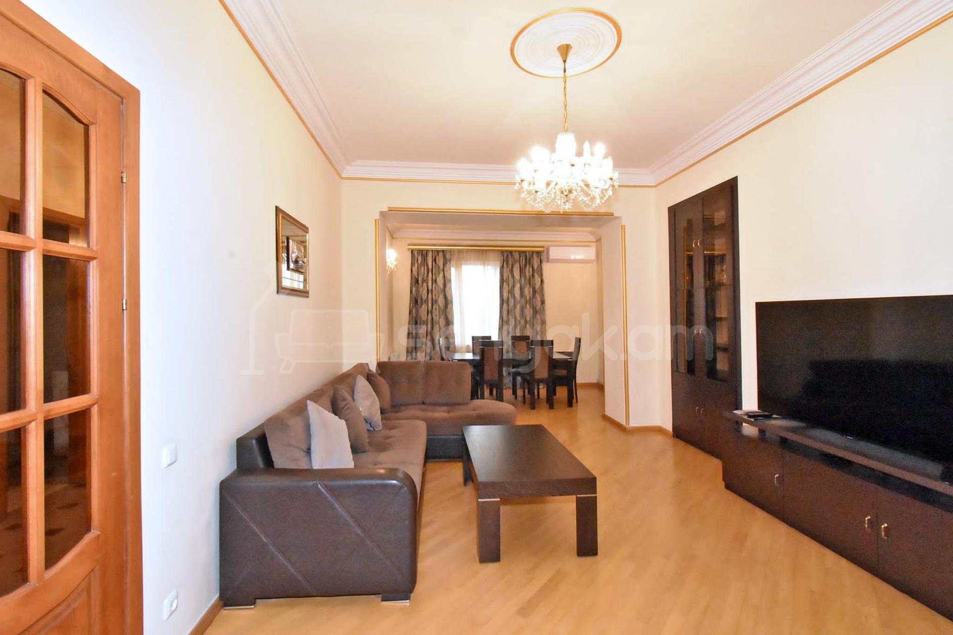 3 Սենյականոց Բնակարան Քարե Շենքում, 82քմ, 4/5 հարկ, Կապիտալ Վերանորոգված, Կահավորված