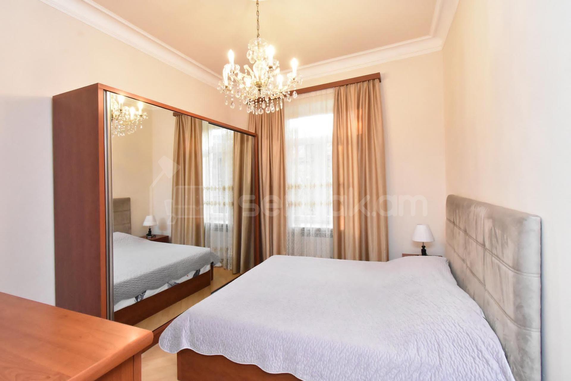 3 Սենյականոց Բնակարան Քարե Շենքում, 82քմ, 4/5 հարկ, Կապիտալ Վերանորոգված, Կահավորված