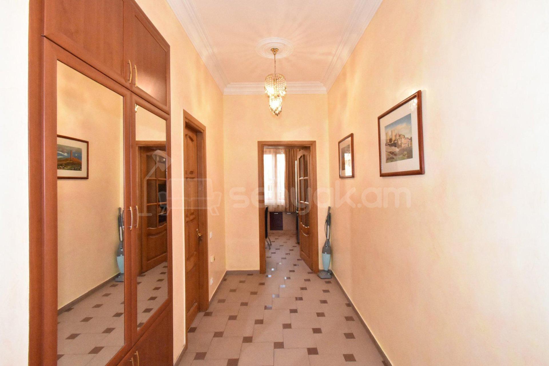 3 Սենյականոց Բնակարան Քարե Շենքում, 82քմ, 4/5 հարկ, Կապիտալ Վերանորոգված, Կահավորված