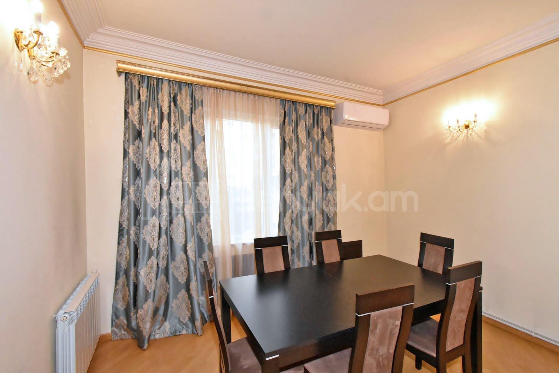 3 Սենյականոց Բնակարան Քարե Շենքում, 82քմ, 4/5 հարկ, Կապիտալ Վերանորոգված, Կահավորված