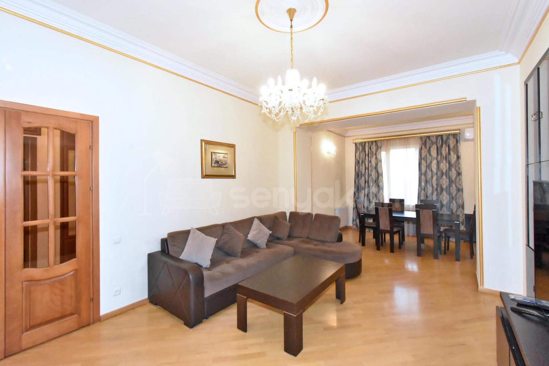 3 Սենյականոց Բնակարան Քարե Շենքում, 82քմ, 4/5 հարկ, Կապիտալ Վերանորոգված, Կահավորված