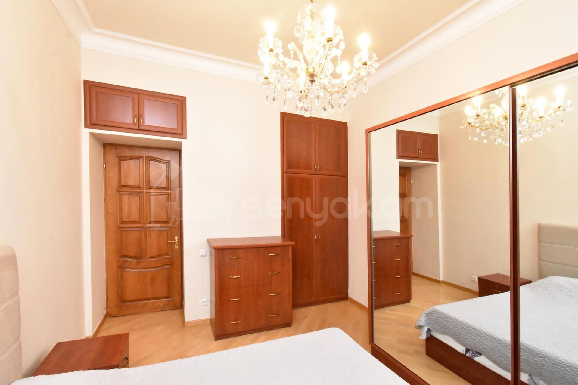 3 Սենյականոց Բնակարան Քարե Շենքում, 82քմ, 4/5 հարկ, Կապիտալ Վերանորոգված, Կահավորված