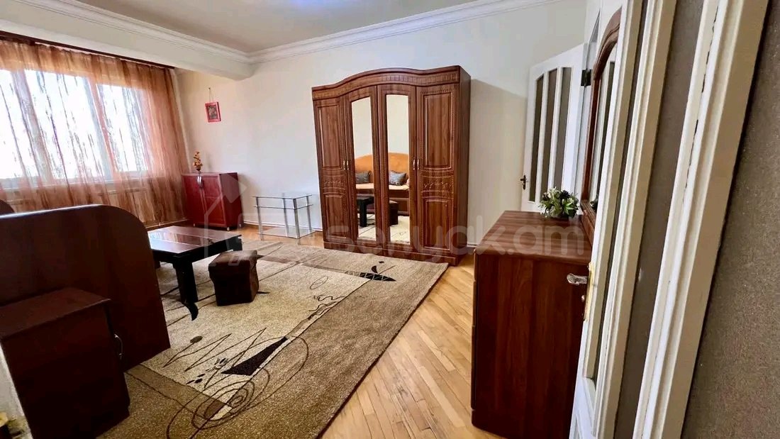 2 Սենյականոց Բնակարան Քարե Շենքում, 50քմ, 3/5 հարկ, Նորմալ Վիճակում, Կահավորված